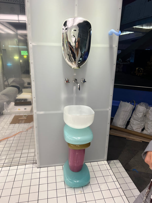 Square totem sink pastel