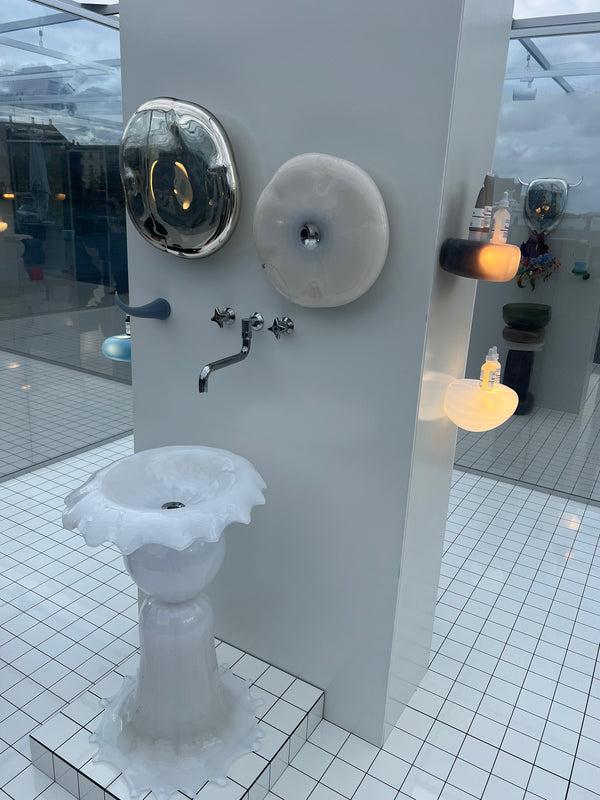 Round totem sink white